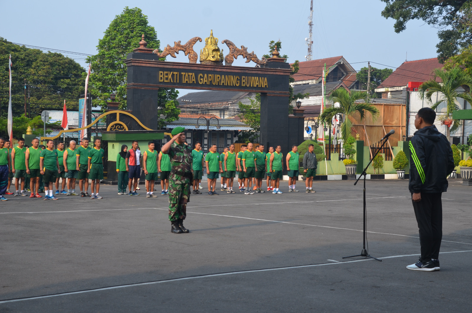 Tanamkan Jiwa Disiplin, Mayor Inf Muhlisin Pimpin Apel Aerobik